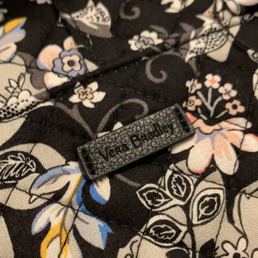 Vera Bradley Quilted Floral Makeup/Jewelry Travel Case - Picture 2 of 11